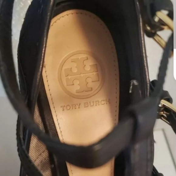 Tory Burch T-Strap pump. - Picture 4 of 6